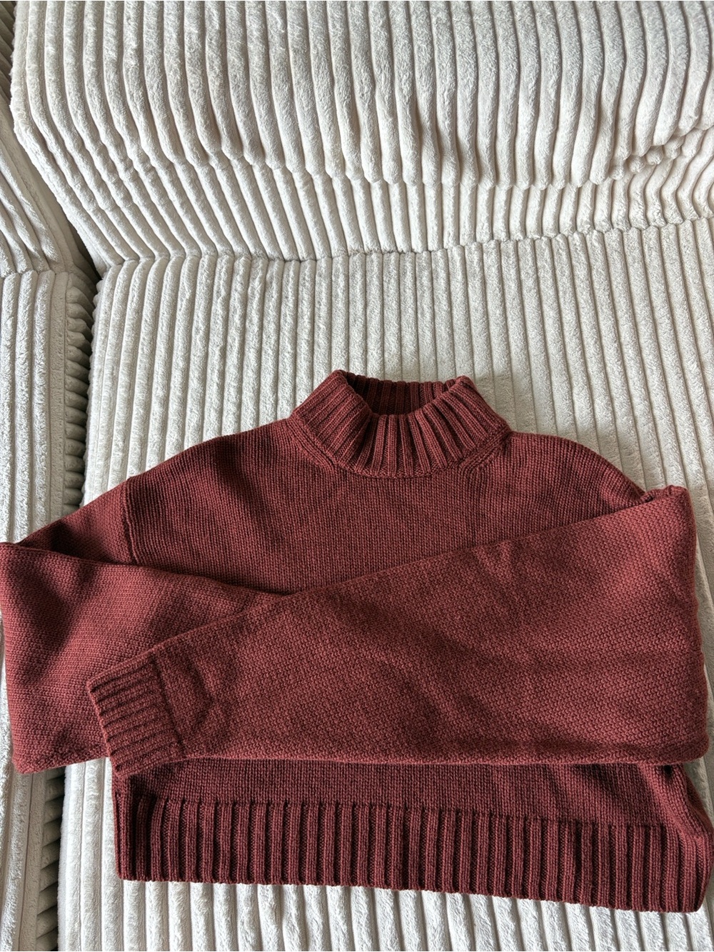 Aritzia Wilfred Free Cropped Turtleneck Sweater in Deep Brown
